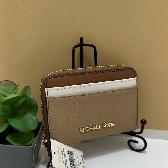 Michael Kors Card Holder - Picture 2 of 9